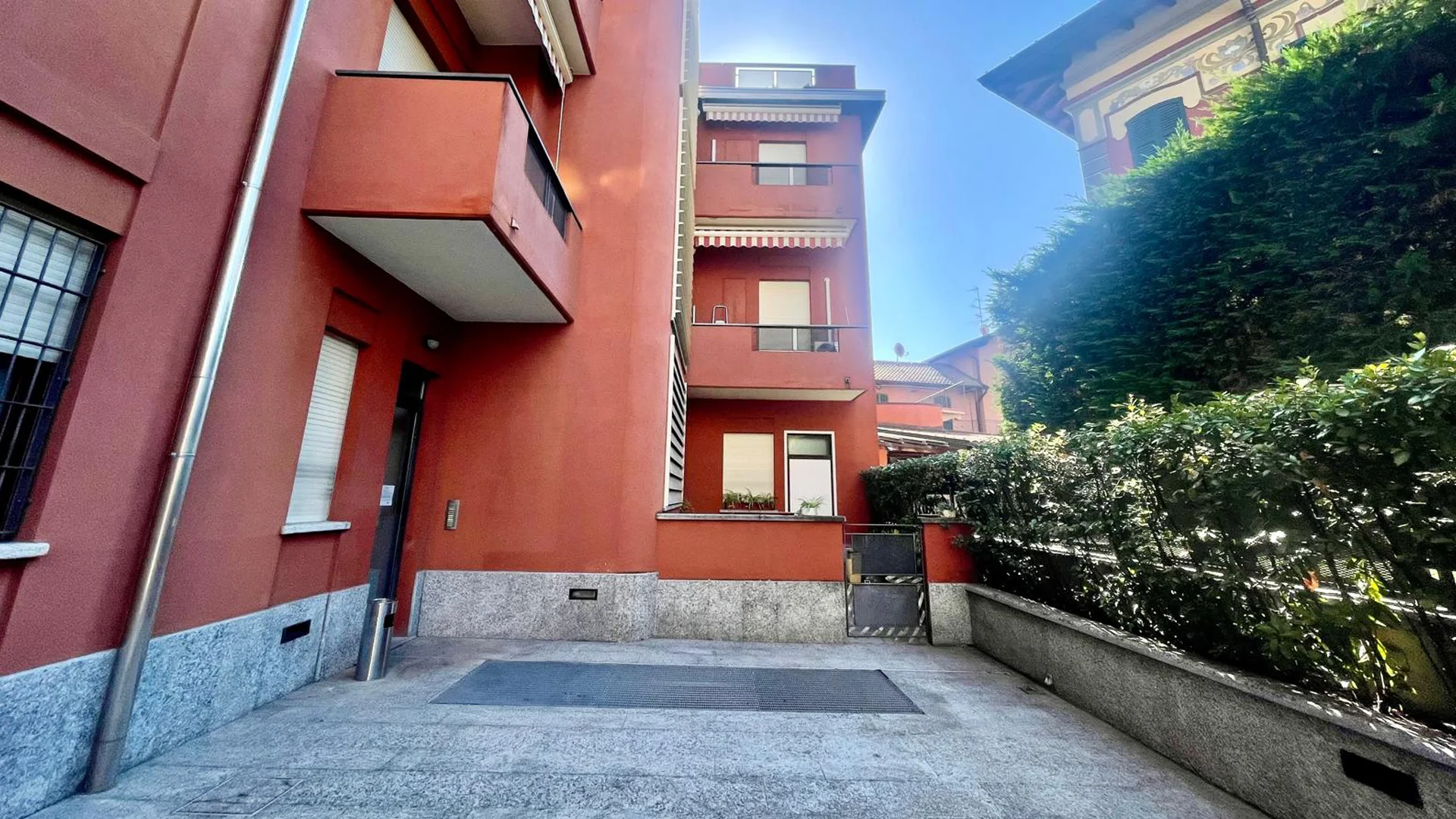 Appartamento trilocale in vendita a Cantù centro.