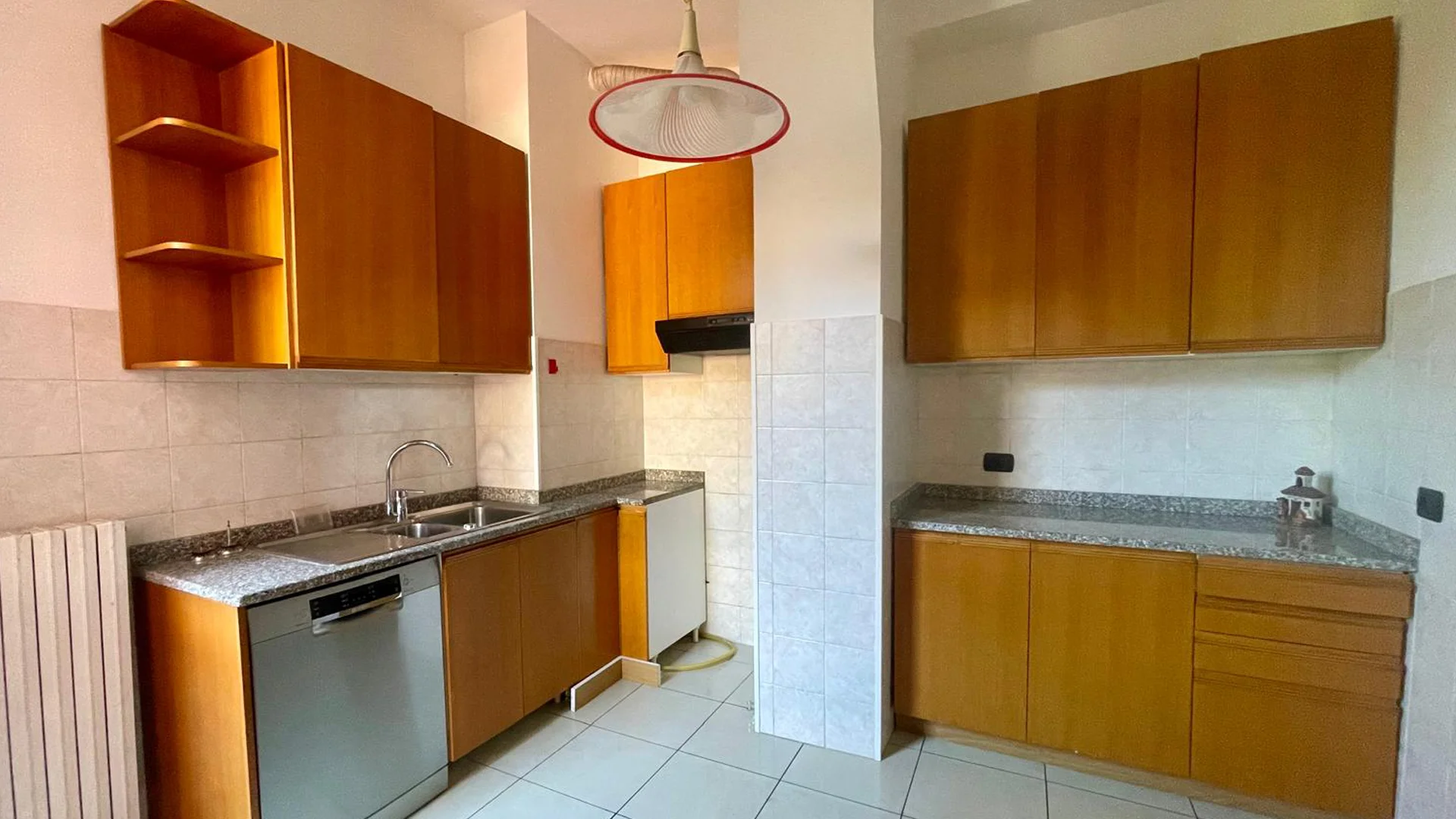 Appartamento trilocale in vendita a Cantù centro.