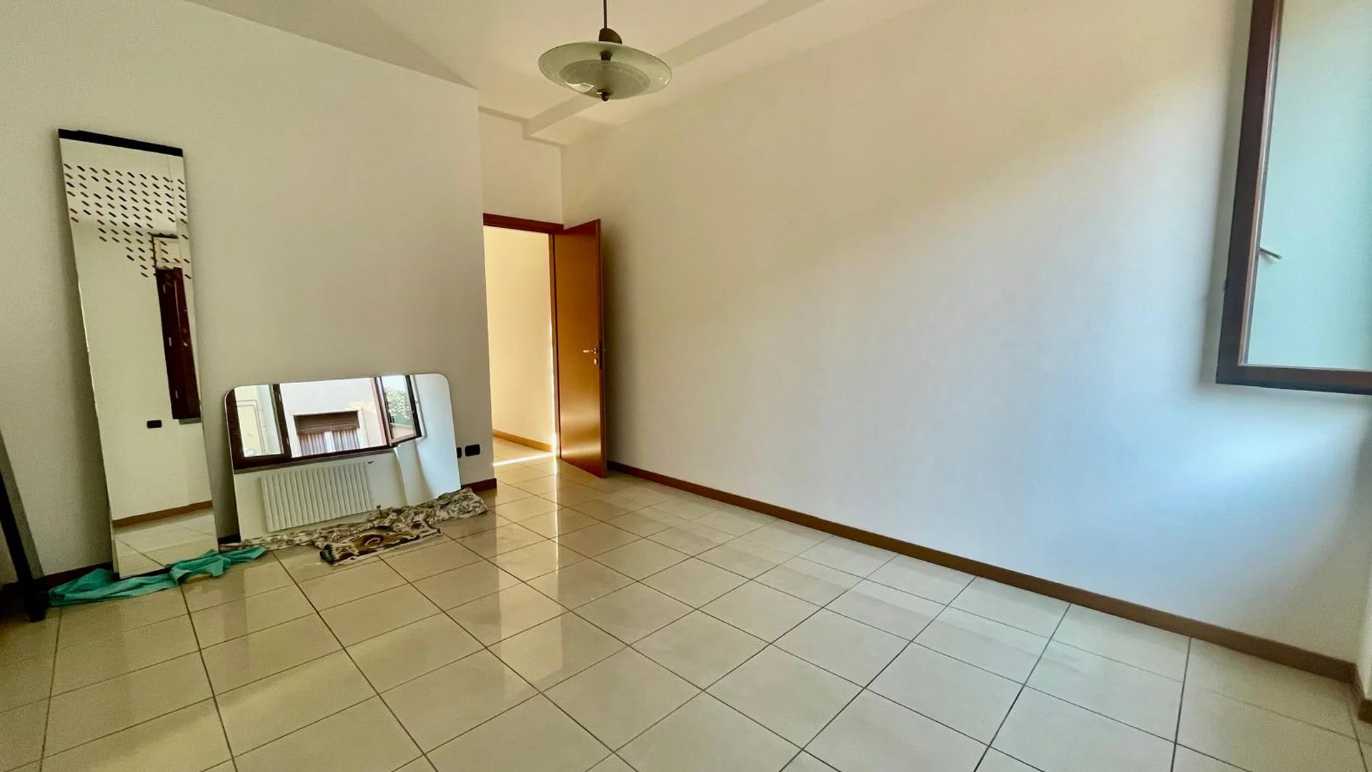 Appartamento trilocale in vendita a Cantù centro.