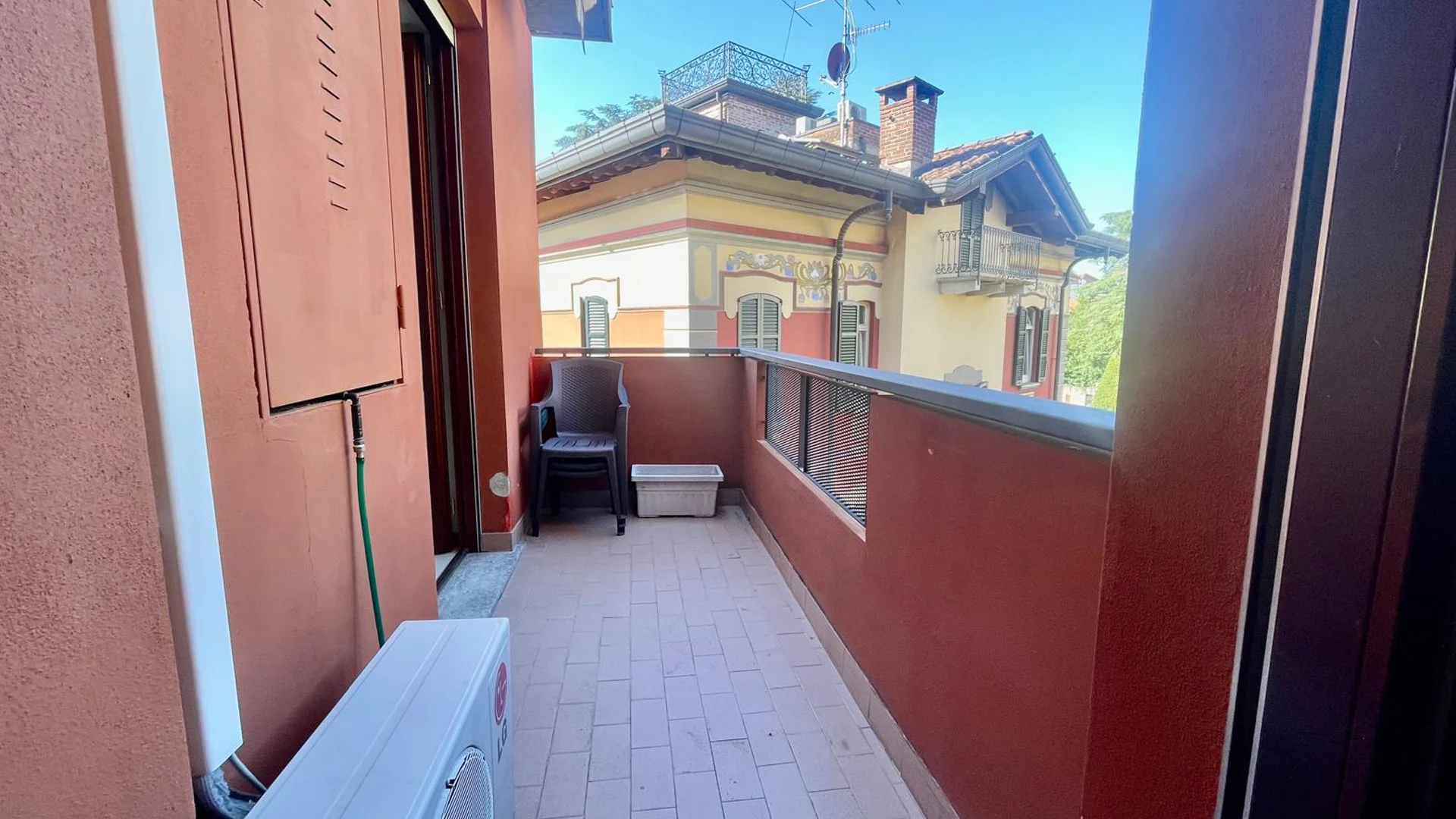 Appartamento trilocale in vendita a Cantù centro.